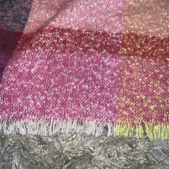 Cozy scarf! - Picture 3 of 3